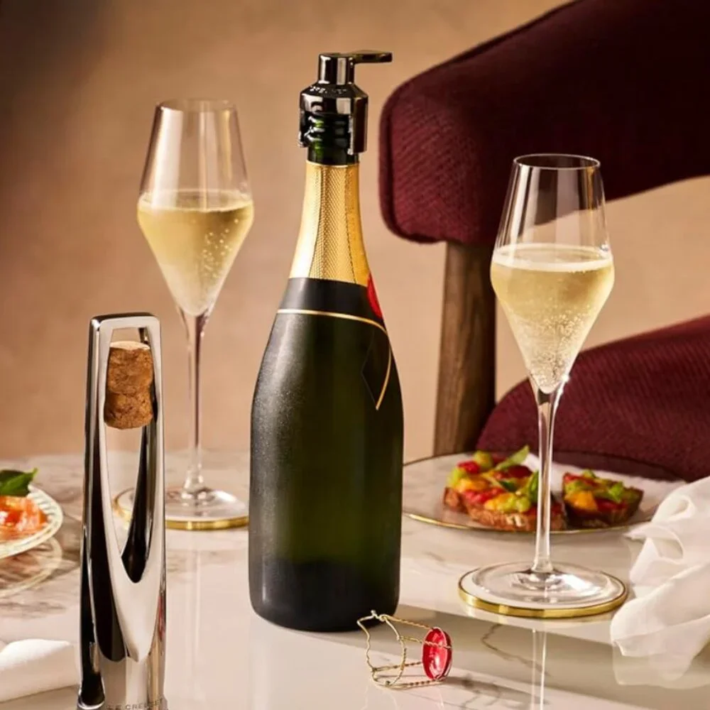 NIB Le Creuset champagne crown sealer (to keep a bottle of champagne fresh) - Picture 2 of 2